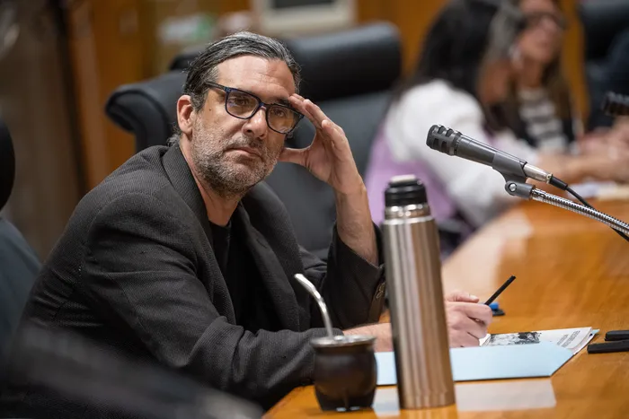 Hernán Planchón, el 16 de marzo de 2026, en el edifico Anexo del Palacio Legislativo · Foto: Gianni Schiaffarino