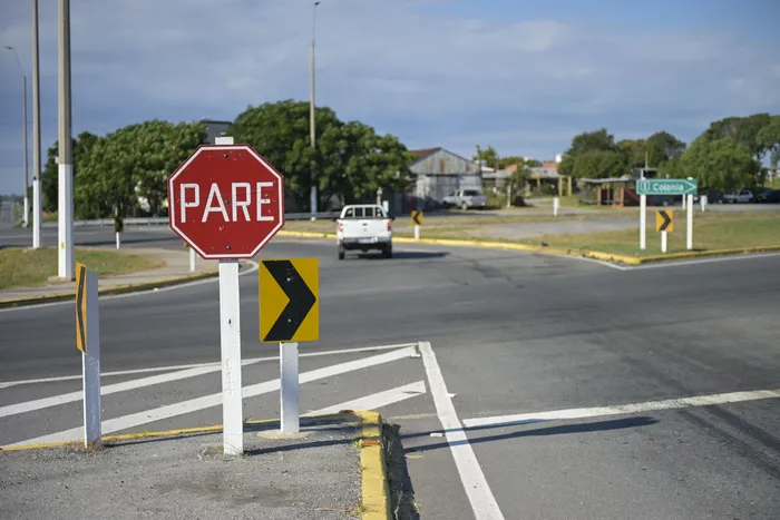 Acceso a Juan Lacaze, sobre ruta 1 y 54, el 17 de marzo de 2026. · Foto: Ignacio Dotti