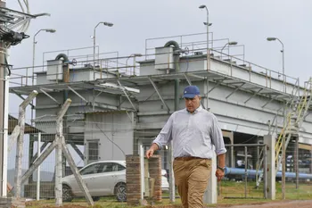 Pablo Ferreri, presidente de OSE, durante la recorrida de la Usina de Respaldo Paso Campanero, a 6 kilómetros de la ciudad de Minas. · Foto: Fernando Morán