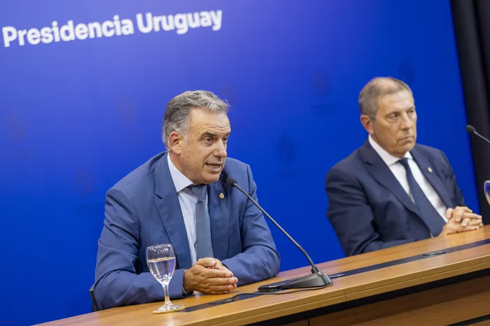 Yamandú Orsi y Gabriel Oddone, el 17 de marzo, en Torrre Ejecutiva. · Foto: Rodrigo Viera Amaral