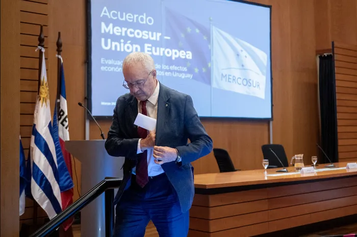 Mario Lubetkin al finalizar la conferencia, el 19 de marzo, en el edificio anexo a la Torre Ejecutiva. · Foto: Alessandro Maradei
