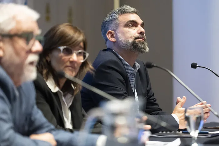 Gabriel Rossi, Jessica Ramirez, Martn Rodriguez, en la presentación de la investigación sobre regulación de cannabis en Uruguay, el 20 de marzo de 2026, En Torre Ejecutiva. · Foto: Alessandro Maradei