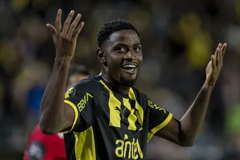 Luis Angulo, de Peñarol, tras convertir el segundo gol de su equipo, el 21 de marzo, en el estadio Campeón del Siglo. · Foto: Rodrigo Viera Amaral
