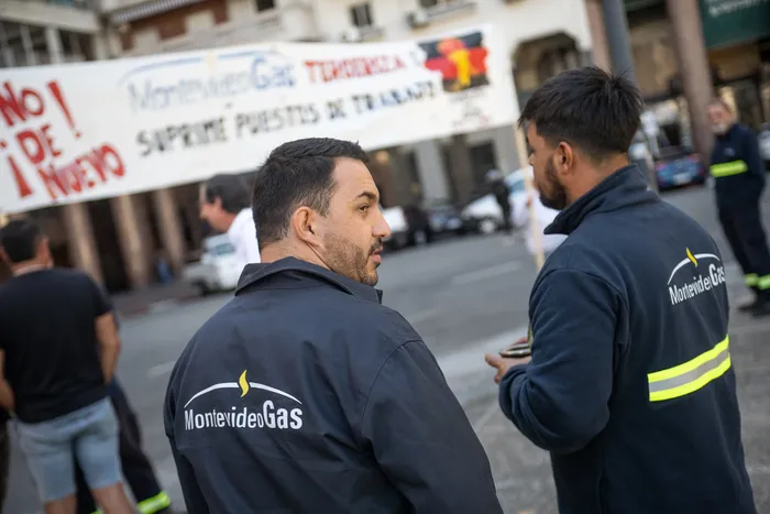 Manifestación de UAOEGAS en la plaza Independencia (archivo, marzo de 2026). · Foto: Gianni Schiaffarino