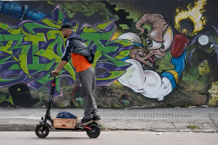 Foto principal del artículo 'Salto ante el auge de la movilidad eléctrica: regulaciones para monopatines y bicicletas eléctricas' · Foto: Martin Hernández Müller