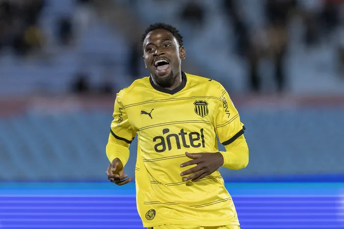 Luis Angulo tras convertir el primer gol del partido, el sábado 4, en el Estadio Centenario. · Foto: Rodrigo Viera Amaral