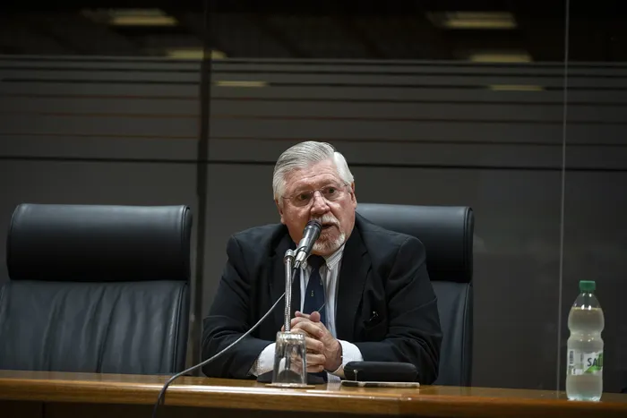 Leonardo Alonso, el 6 de abril, en la Comisión especial para investigar y analizar el proceso de adquisición de OPV, en el edificio anexo del Palacio Legislativo. · Foto: Inés Guimaraens