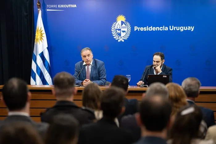 Yamandú Orsi y Gonzalo Civila, el 7 de abril de 2026, en la Torre Ejecutiva · Foto: Gianni Schiaffarino