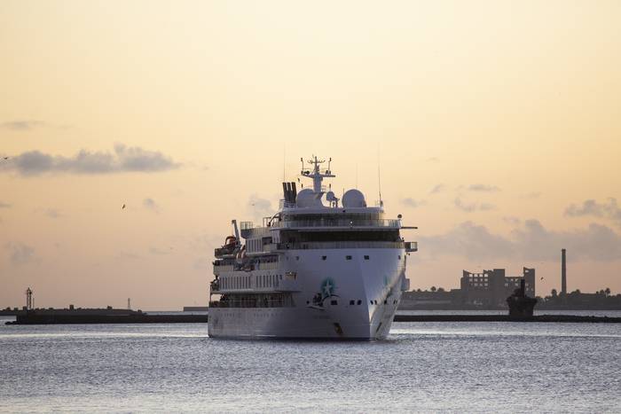 Crucero en el puerto de Montevideo (archivo, abril de 2020) · Foto: Ernesto Ryan