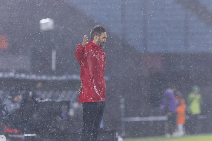 Ignacio Ithurralde, entrenador de Boston River, el 7 de abril, en el estadio Centenario. · Foto: Rodrigo Viera Amaral