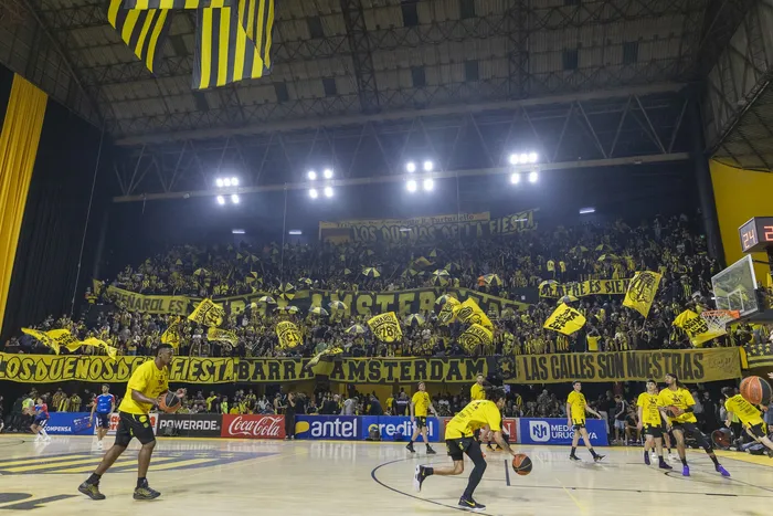 Joaquín Rodríguez, de Peñarol, y Facundo Terra, de Defensor en el Palacio Peñarol (archivo, 2024) · Foto: Camilo dos Santos