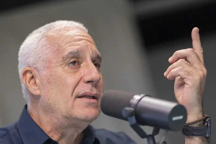 Carlos Negro, el 10 de abril, en la Diaria Radio. · Foto: Rodrigo Viera Amaral