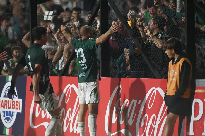 Felipe Álvarez, de Racing, tras convertir el gol a Wanderers, el 12 de abril, en el estadio Víctor Alfredo Viera. · Foto: Alessandro Maradei