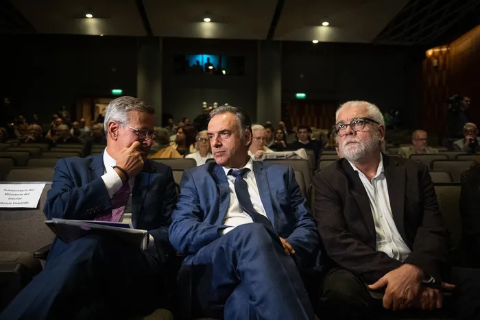 Jorge Díaz, Yamandú Orsi y Gabriel Rossi, Encuentro de la JND. "Construir Comunidad. Diálogo entre Estado y Comunidades de Fe”, en el Auditorio Vaz Ferreira, el 14 de abril · Foto: Gianni Schiaffarino