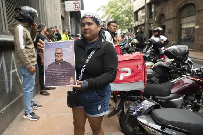 Movilización de trabajadores de Pedidos Ya, tras la muerte de un trabajador, el 14 de abril. · Foto: Alessandro Maradei