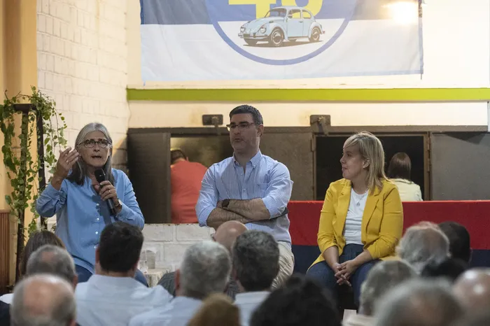 Lucía Etcheverry, Mariano Tucci, Gimena Urta, el 14 de abril · Foto: Alessandro Maradei