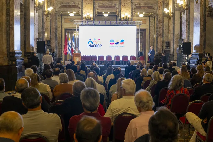 Presentación del Consejo Consultivo de la Economía Social y Solidaria en el Salón de los pasos perdidos, Palacio Legislativo, el 15 de abril · Foto: Rodrigo Viera Amaral