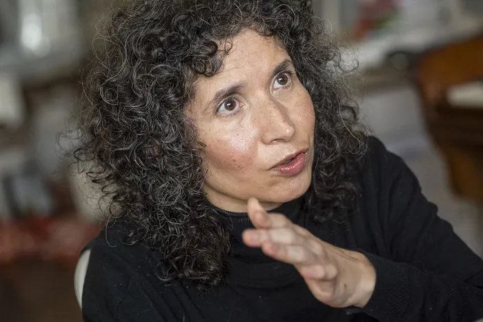 Foto principal del artículo 'Adela Casacuberta, ganadora del Premio Montevideo de Artes Visuales: “Todos nos adaptamos al entorno y a las circunstancias para poder funcionar”' · Foto: Gianni Schiaffarino