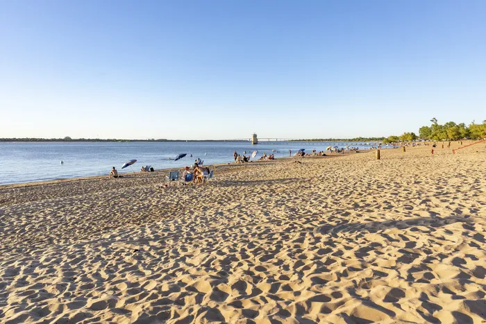 Costa del río Uruguay en Paysandú. · Foto: Santiago Fleitas