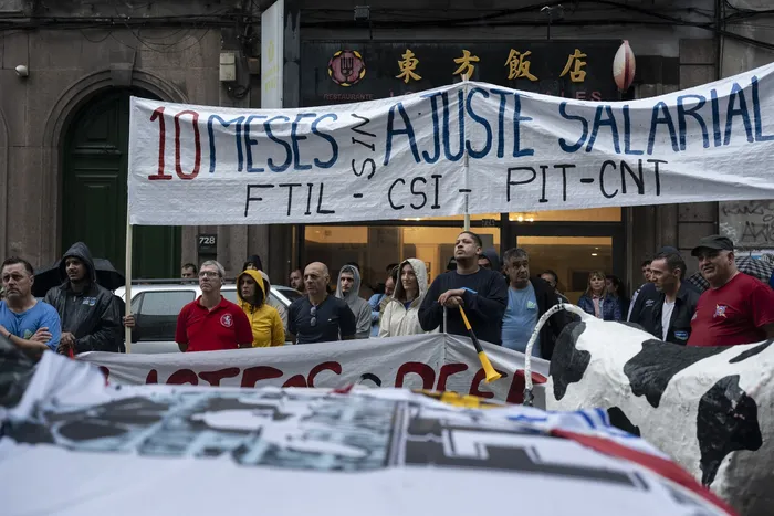 Movilización de la Federación de Trabajadores de la Industria Láctea, el martes 21, frente al Ministerio de Trabajo. · Foto: Inés Guimaraens