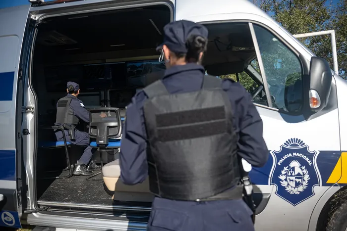 Operativo policial en Montevideo. Foto: Gianni Schiaffarino (archivo, abril de 2026).