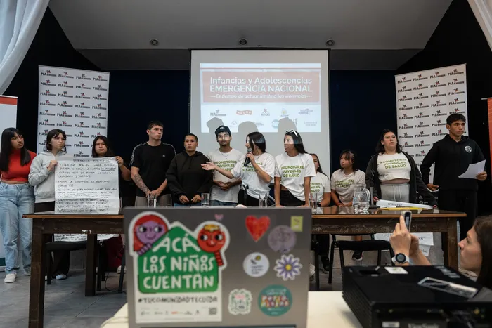 Taller “Infancias y adolescencias: emergencia nacional. Es tiempo de actuar frente a las violencias”, convocado por diversas organizaciones sociales, el 25 de abril, en la sede del PIT-CNT. · Foto: Inés Guimaraens