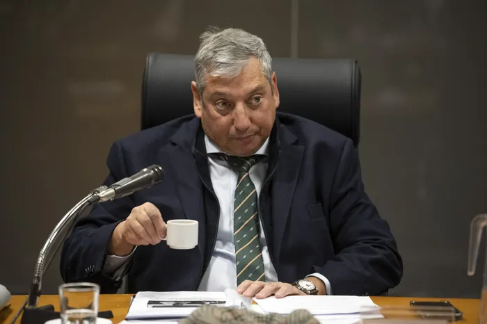 El intendente de Florida, Carlos Enciso, en la comisión parlamentaria. · Foto: Gianni Schiaffarino