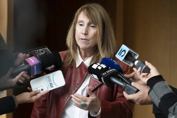 María Elena Mizrahi durante la presentación del informe anual del Sistema Integral de Protección a la Infancia y a la Adolescencia contra la Violencia, el 27 de abril. · Foto: Alessandro Maradei