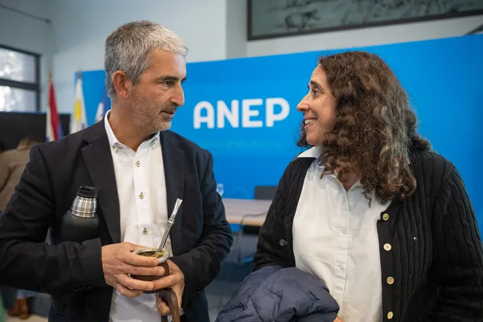 Pablo Caggiani y Fiorella Haim, el jueves 30, en la sede de la ANEP. · Foto: Gianni Schiaffarino