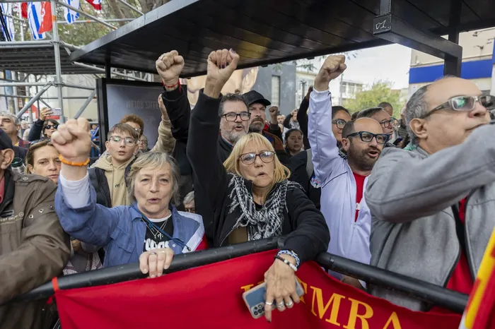 Participantes del acto por el Día Internacional de los Trabajadores. · Foto: Rodrigo Viera Amaral