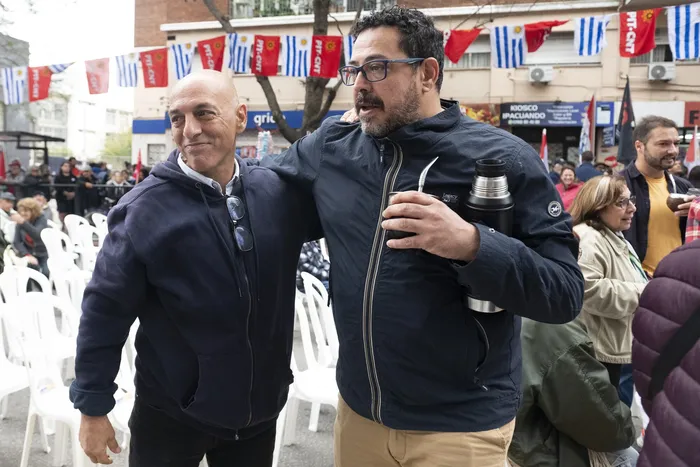 Marcelo Abdala y Alejandro Sánchez, el viernes 1°, durante el acto por el Día de los Trabajadores. · Foto: Alessandro Maradei