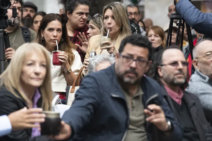 María Eugenia Roselló y Valeria Ripoll, el viernes 1°, en el acto por el Día Internacional de los Trabajadores. · Foto: Alessandro Maradei