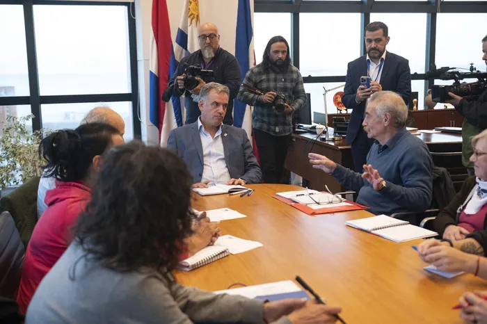 Yamandú Orsi e Ignacio Errandonea, el 4 de mayo, en la Torre Ejecutiva. · Foto: Alessandro Maradei
