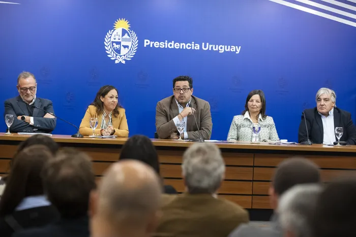 Bruno Gili, Fernanda Cardona, Alejandro Sánchez, Cristina Zubillaga y Alejandro Pazen durante la presentación de la estrategia digital, en la Torre Ejecutiva, el martes 5 de mayo. · Foto: Alessandro Maradei