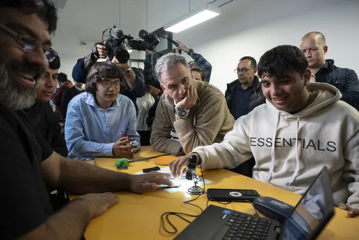 Yamandu Orsi, durante la inauguración de laboratorio de Ceibal en CECAP, el 7 de mayo · Foto: Inés Guimaraens