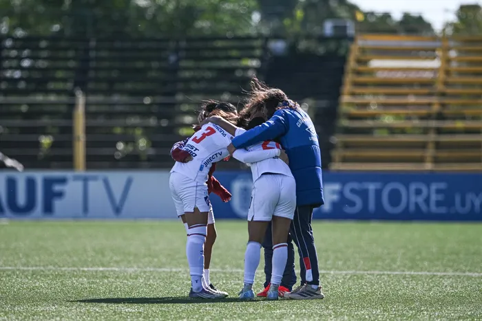 Jugadoras de Nacional durante un partido por el  Torneo Apertura Femenino (archivo, mayo de 2026). · Foto: Gianni Schiaffarino