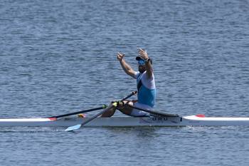 Bruno Cetraro, de Montevideo Rowing Club, durante la final del Single Masculino Senior del Campeonato Uruguayo de Remo "100 años FUR", el 27 de octubre de 2022 en el Lago Calcagno. · Foto: Sandro Pereyra, Agencia Gamba
