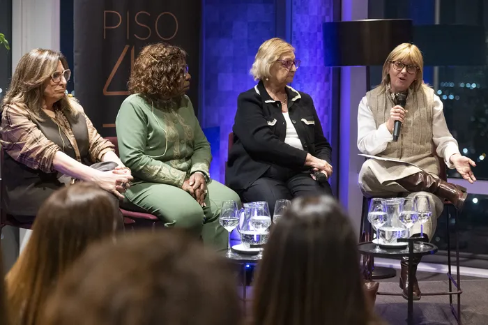 Mónica Bottero, Gloria Rodríguez, Liliam Kechichian y Cristina Lustemberg, el 26 de mayo, durante la cuarta edición del Foro de Mujeres Líderes, en el piso 40 del World Trade Center. · Foto: Alessandro Maradei