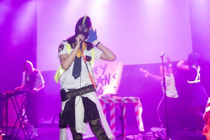Actuación del colectivo ruso Pussy Riot, en Montevideo (archivo, abril de 2019). · Foto: Mariana Greif