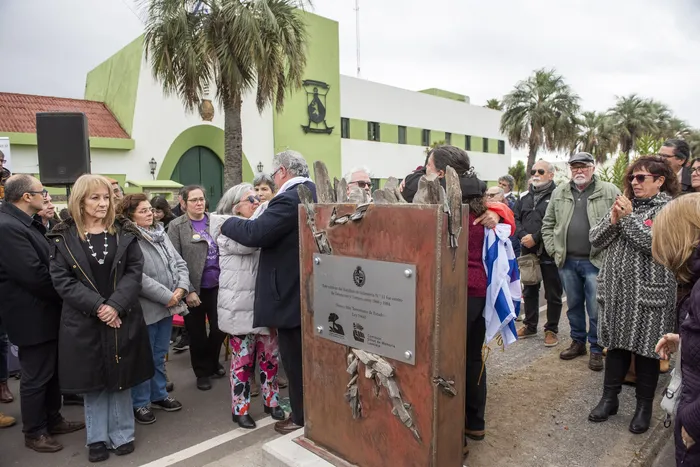 Inauguración de la señalización de memoria frente al Batallón “Brigadier General Juan Antonio Lavalleja” de Infantería Nº 11, el 29 de mayo. · Foto: Fernando Morán
