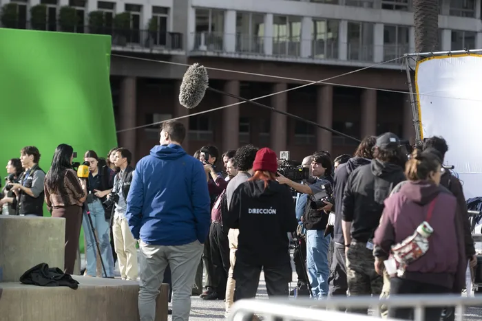 Filmación de una serie de ciencia ficción de Netflix en la plaza Independencia de Montevideo (archivo, mayo de 2026). · Foto: Alessandro Maradei