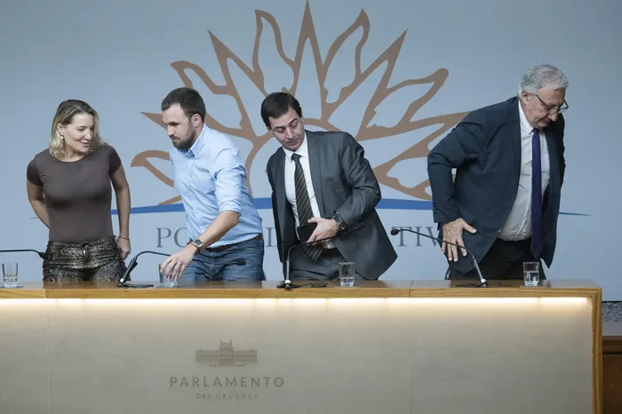 Elianne Castro, Carlos Rydström, Pablo Constenla y Gerardo Sotelo, el 8 de junio, en el Parlamento. · Foto: Alessandro Maradei