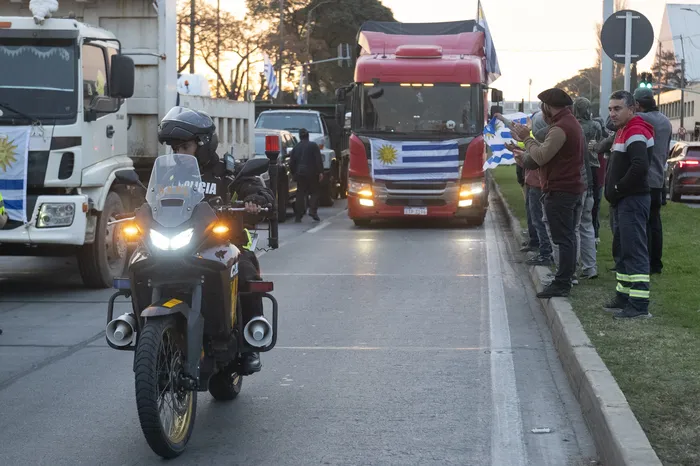 Durante la movilización, el 11 de junio, en el puerto de Montevideo. · Foto: Alessandro Maradei
