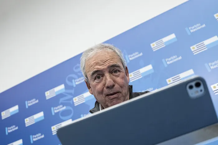 Luis Alberto Heber, tras la sesión del directorio del Partido Nacional, el 15 de junio. · Foto: Ernesto Ryan