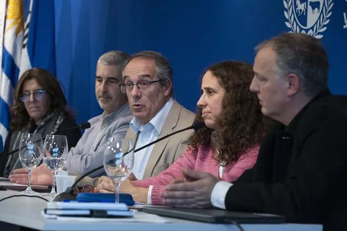 Gabriela Pérez, Pablo Caggiani, José Carlos Mahía, Fiorella Haim y Gabriel Quirici, el 17 de junio, en el MEC. · Foto: Alessandro Maradei