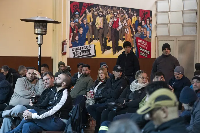 Asamblea de trabajadores del Sindicato de Artes Gráficas por despidos en la imprenta Casabó. · Foto: Alessandro Maradei