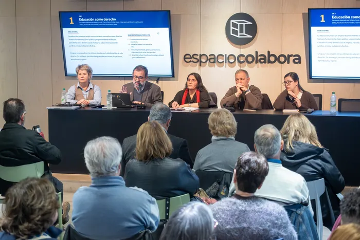 Carolina Ramos, Pablo Martinis, Carolina Pallas, Gabriel Quirici y Mariana Piriz, el 10 de julio, en Espacio Colabora, en Montevideo. · Foto: Martin Hernández Müller