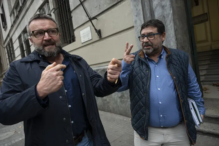 Pablo Albero y Marcos Franco, de la FUS, en rueda de prensa, al finalizar la reunión con el MEF por la resolución de la Caja de Profesionales, el 17 de julio. · Foto: Inés Guimaraens