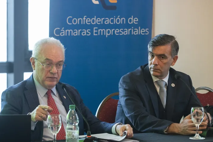 Mario Lubetkin y Leonardo Loureiro, el 20 de julio, en el Radisson Montevideo. · Foto: Alessandro Maradei