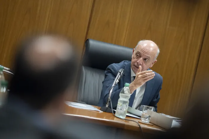 Javier García, el 20 de julio, en la comisión especial para investigar y analizar el proceso de adquisición de OPV. Foto: Ernesto Ryan